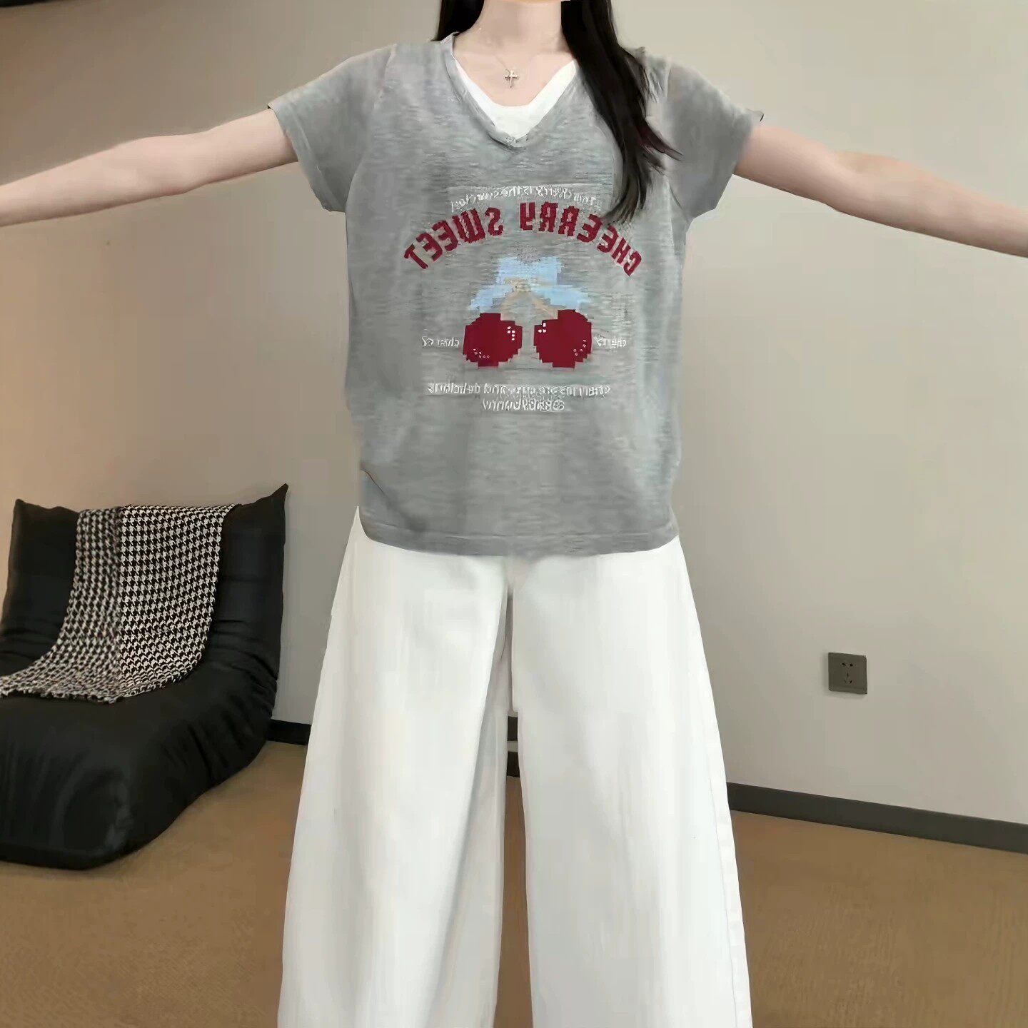 눈꽃 면 빅 사이즈 V넥 페이크 레이어드 반팔 티셔츠 여성 2026 년 여름 새로운 지방 mm 한 부서 착용 잡아라. 의류