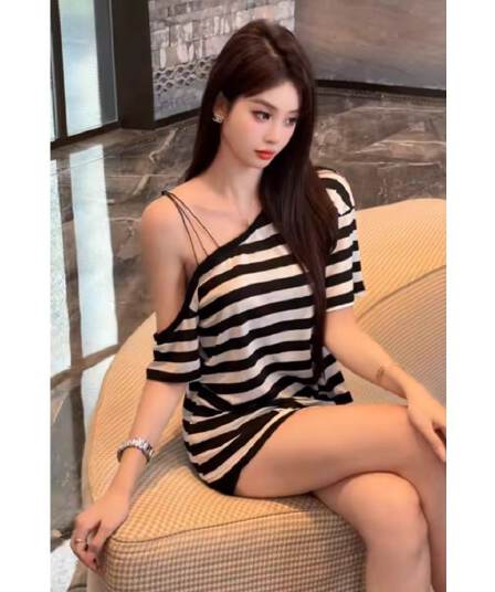 느긋한 불규칙 어깨 디자인 스트라이프 스트랩 비스듬한 어깨 티셔츠 여름 달콤한 핫걸 Chic 반팔 맨위 여성 트렌디