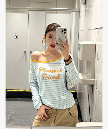 한 부서 비스듬한 어깨 스트라이프 자수 긴팔 티셔츠 여성 여름 새로운 루즈핏 슬림해 보이는 느긋한 캐주얼 바람 블라우스 맨위