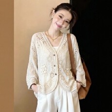 批发法式V领七分袖防晒<b class='q'>开衫</b>女2026夏大码胖mm不规则钩花镂空外套上衣
