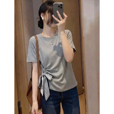 批发灰色<b class='q'>正</b>肩短袖短袖T恤女2026新款夏季大码胖mm超好看丝巾收腰上衣