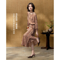 批发2026复古春夏季优雅风印花连肩围裹式收腰绑带小个子女式<b class='q'>连衣裙</b>