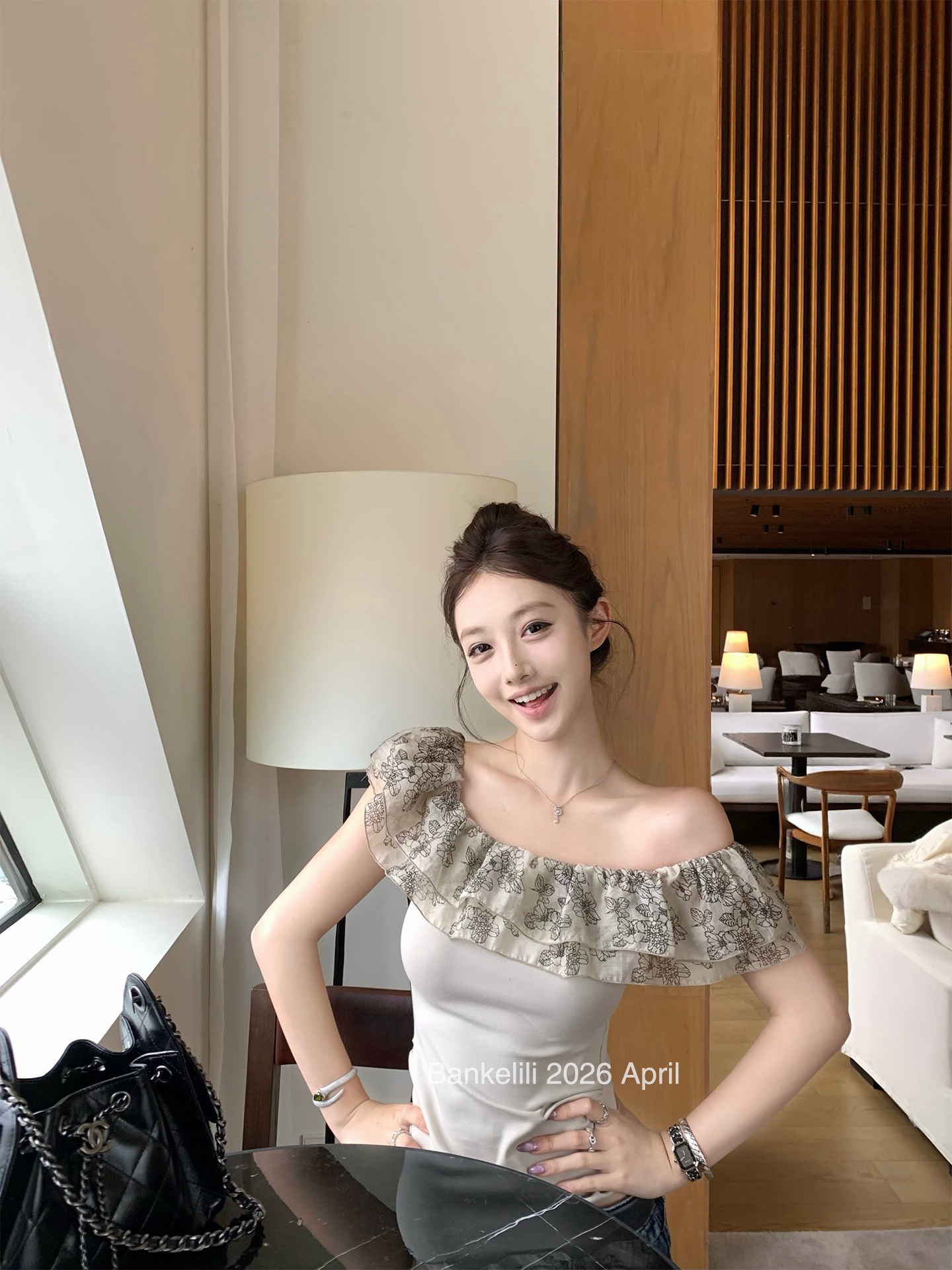 밤나무 코코아 bankelili 천 새싹 뮤즈 라이 경기 서울 프랑스식 프릴 오프숄더 맨위 여성 봄 여름