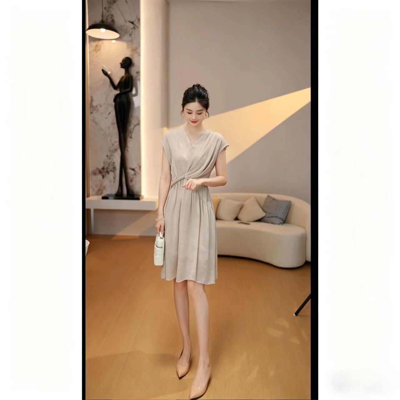 RY3819# 气质香槟色扭结连衣裙法式V领时尚收腰显瘦纯色裙子2026年...