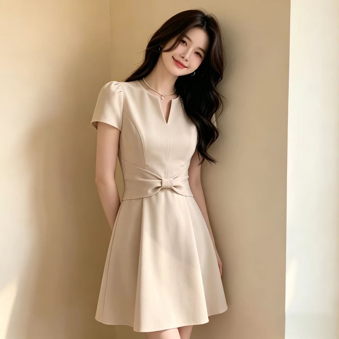 2026 년 여름 새로운 알몸의 색상 그는 벤 바람 나비 매듭 우아함 품격 드레스 허리 수축 슬림해 보이는 패션 미니 스커트