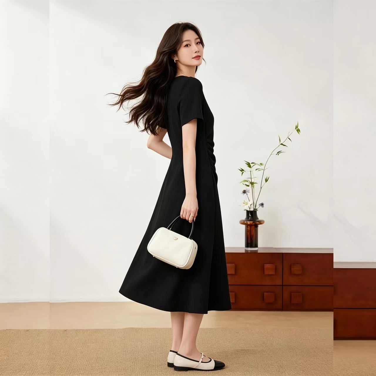 한 부서 미니멀리즘 우아함 단색 디자인 센스 작은 검은 드레스 2026 여름 새로운 지성 높음 지혜 센스 프랑스식 드레스