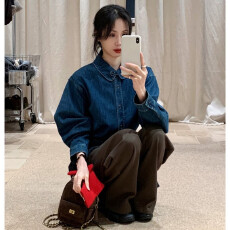 批发BRIVIN韩系深蓝色<b class='q'>牛仔</b><b class='q'>衬衫</b>女冬新款复古港风设计感长袖上衣