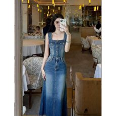 批发时尚2026春夏新款小众设计感简约得体大方减龄蓝色无袖<b class='q'>牛仔</b><b class='q'>背心</b>裙