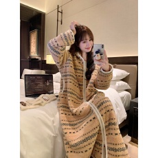 批发实拍 连帽珊瑚绒睡袍女2025新款冬保暖加厚毛绒睡裙