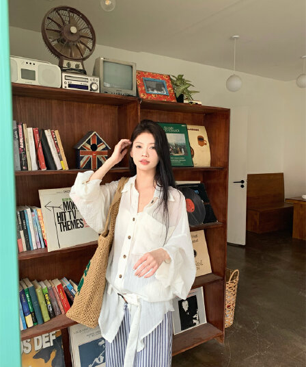지금 실사 느긋한 바람 마이크로 ~을 통해 얇은 스타일 자외선 차단 화이트 중간 길이 허리 수축 셔츠 맨위 스트라이프 캐주얼 바지