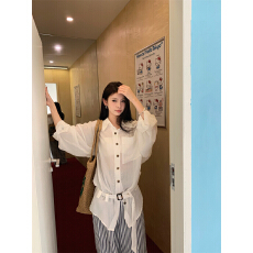 批发现实拍 慵懒风微透薄款防晒白色<b class='q'>中长款</b>收腰衬衫上衣+条纹休闲<b class='q'>裤</b>