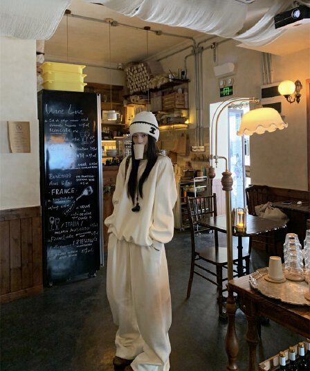 있음 선적 실사 느긋한 바람 라운드 넥 털이 있는 가을 겨울 보온 단색 후드티 화이트 웨이 바지 세트