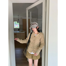 批发实拍 早秋麻花修身显瘦连帽毛衣开衫+卡其口袋<b class='q'>短裤</b>套装