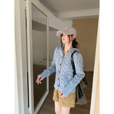 批发实拍 早秋麻花修身显瘦连帽毛衣开衫+卡其口袋<b class='q'>短裤</b>套装