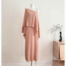 批发黄亮Elovey 温柔显白的豆沙粉披肩+吊带针织长裙（吊带可调节）