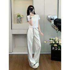 批发休闲<b class='q'>运动</b>套装女夏季高级感侧条纹短袖阔腿裤两件套