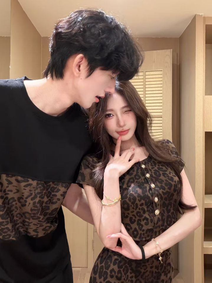 7713# 커플 실사 패션 레오파드 무늬 레트로 슬림해 보이는 몸매 가꾸기 빛 럭셔리 드레스