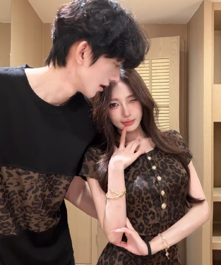 7713# 커플 실사 패션 레오파드 무늬 레트로 슬림해 보이는 몸매 가꾸기 빛 럭셔리 드레스