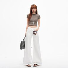 批发<b class='q'>白色</b>微喇不贴腿<b class='q'>牛仔裤</b>女美式复古低腰窄版显瘦长裤