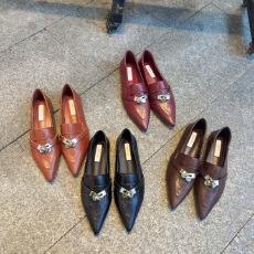 批发法式复古尖头单鞋平底女金属扣粗跟<b class='q'>舒适</b>百搭通勤小皮鞋