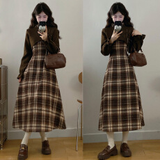 批发实拍~新款复古设计感格纹连衣裙女冬季收腰显瘦大码气质毛呢长裙