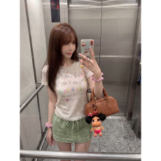 批发实拍实价~设计感彩色字母涂鸦印花正肩短袖T恤格子半裙套<b class='q'>装</b>