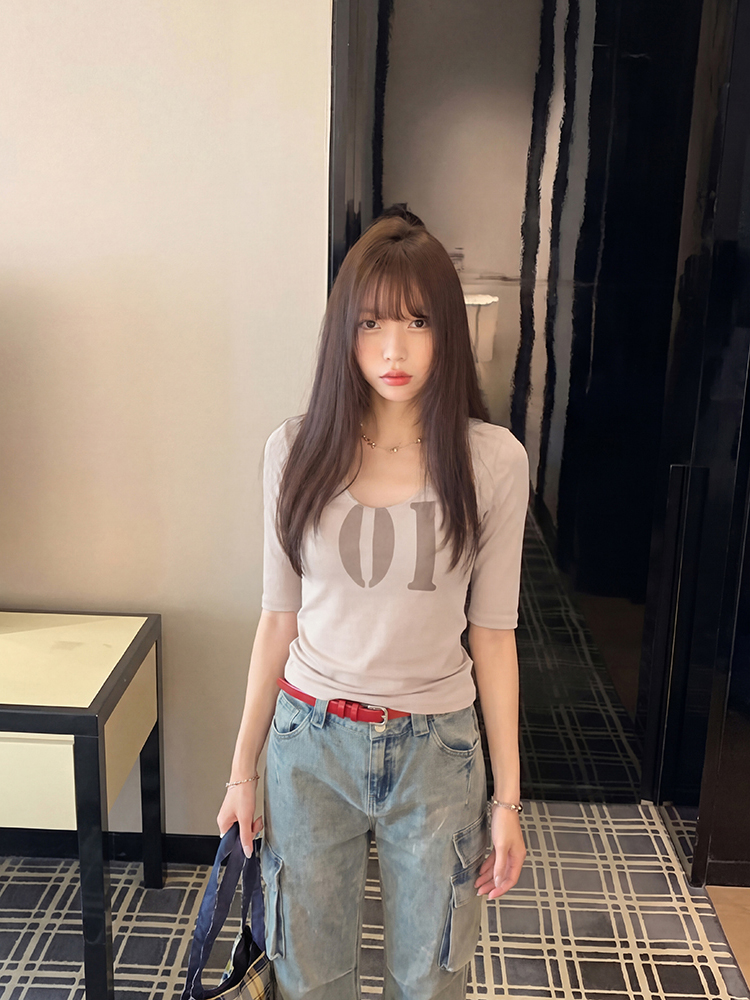 실사 정가 품격 다용도 전후 프린트 u 칼라 중간 소매 티셔츠 여성 여름 디자인 센스 슬림해 보이는 긍정적 인 어깨 의류