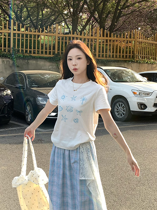 실사 정가 여름 새로운 디자인 센스 화이트 긍정적 인 어깨 반팔 티셔츠 여성 슬림해 보이는 다용도 라운드 넥 캐주얼 맨위