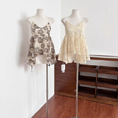 批发法式蕾丝吊带背心女夏季内搭V领<b class='q'>修身</b>显瘦百搭外穿杏色上衣