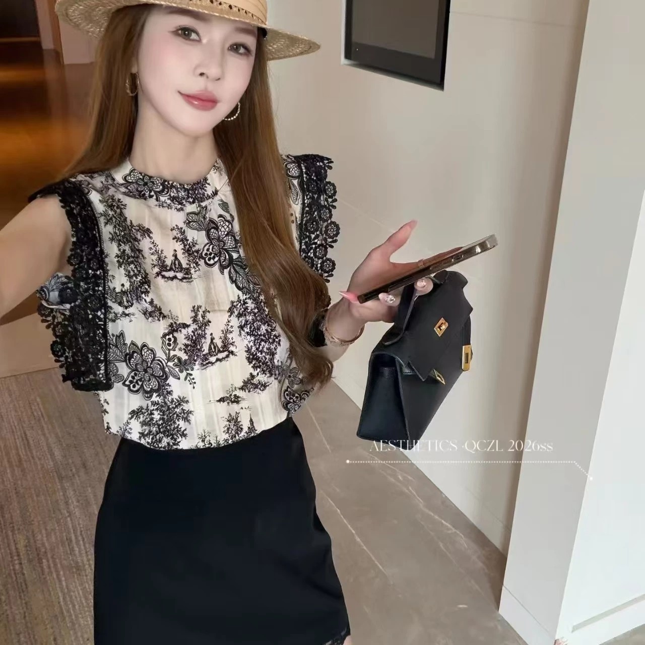 경관 그림 Feifei 소매 레이스 조각 민소매 프린트 맨위 여성 2026 여름 새로운 슬림해 보이는 맨위