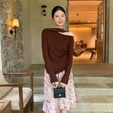 批发高级法式<b class='q'>不规则</b>斜领高弹飘纱收褶氛围显瘦小衫C