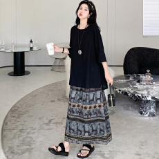 批发实拍新款 2026夏季气质短袖<b class='q'>t</b><b class='q'>恤</b>套装独特绝美印花半身裙两件套