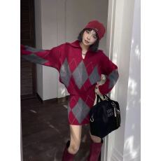 批发高级感撞色菱形格V领毛衣短裙两件套女秋冬宽松慵懒加厚针织套装