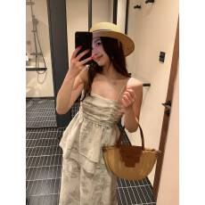 批发清新2026夏季新款度假吊带收腰印花<b class='q'>连衣裙</b>显瘦长款两件套露背款