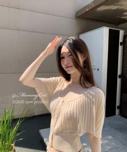 mummycat 계란 놓기 야옹 장기 화이트 코우 26 신제품 30 양모 장기 Pleat 대 라운드 넥 니트 맨위