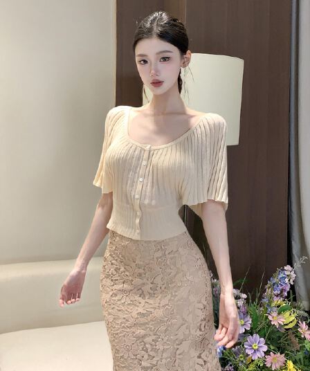 봄날 사역 살구 따뜻한 여가 시리아 장기 Pleat 반팔 맨위 레이스 반신 치마 세트 장기 Pleat 라운드 넥 니트 맨위