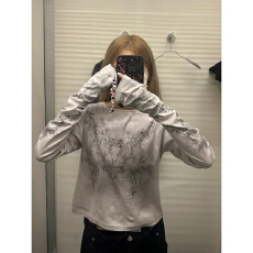 批发2025原版质量带袖套印花短款T恤<b class='q'>修身</b>长袖设计感