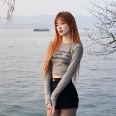 批发2025原版质量美式长袖T恤辣妹<b class='q'>修身</b>显瘦短款上衣