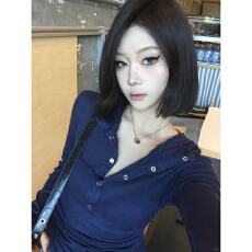 批发2025原版质量性感深V领紧身短款长袖t恤<b class='q'>修身</b>上衣