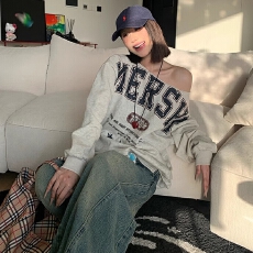 2025原版质量美式高街斜肩卫衣女露肩辣妹长袖T恤