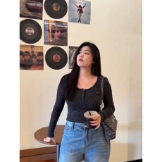 批发今年流行的漂亮打底衫大码胖妹妹韩系复古修身显瘦内搭长袖t恤上