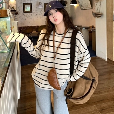 批发原版品质-含绒慵懒圆领套头长袖<b class='q'>T</b><b class='q'>恤</b>女秋季新款撞色条纹上衣