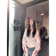 批发原版做法美式一字领杠条露肩长袖<b class='q'>卫衣</b>运动上衣