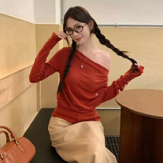 批发金靓 官图【现货+原版质量】韩系减龄复古斜肩设计感长袖<b class='q'>打底衫</b>