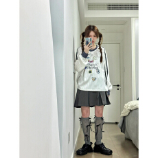 金靓 官图现货+原版质量休闲v领t恤卫衣女秋宽松罩衫长袖