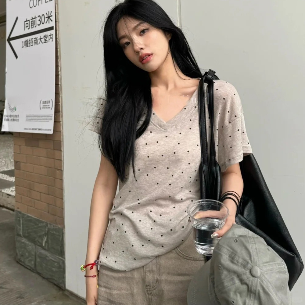 원본 품질 V넥 도트 무늬 시리즈 섹션 반팔 티셔츠 도루 센스 얇은 스타일 맨위