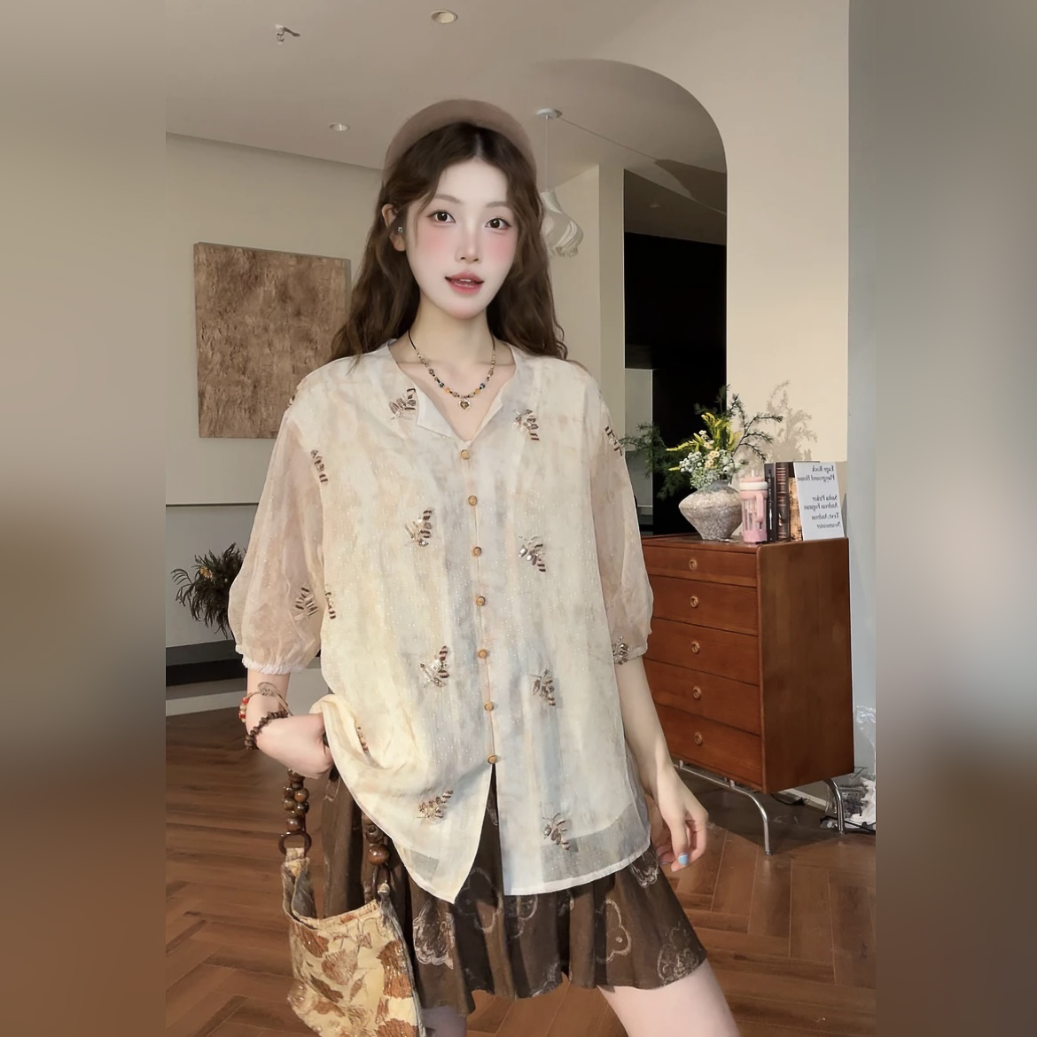 라운드 맨위 황금 옥 잎 여름 디자인 자수 고급 센스 루즈핏 V 넥 셔츠 21706