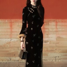 批发新中式改良超仙<b class='q'>旗袍</b>2026秋冬款温柔文艺复古风收腰连衣裙