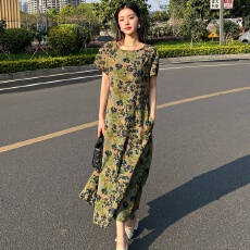 批发实拍2026春<b class='q'>夏季</b>新款时尚碎花连衣裙 收腰显瘦遮肚长裙女