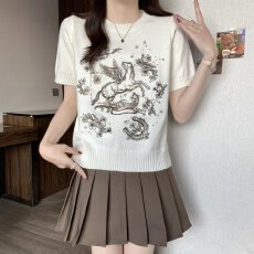 批发实拍大码女装重工小马刺绣圆领针织衫胖MM显瘦正肩百搭上衣